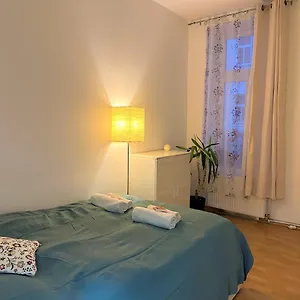 Cosy & Quiet In 17th District Apartment