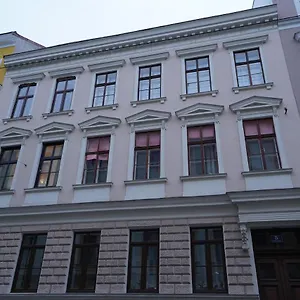 Maximilian Apartment