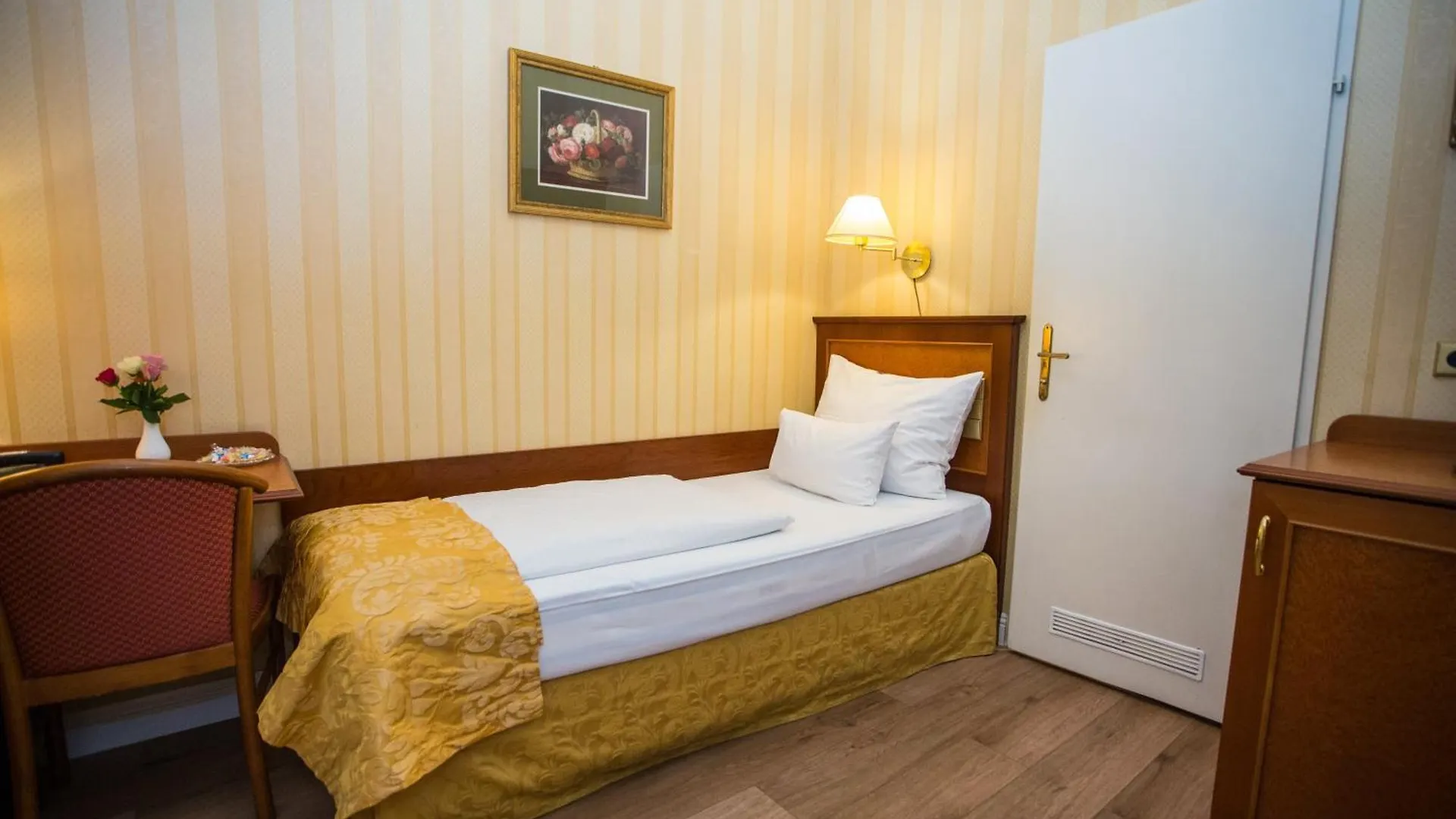Ferienwohnung OPERA Am Operneck SELF CHECK IN Wien